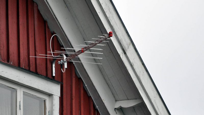 Åtgärd av TV-antenn nära Grisslehamn, 18 mil bort.