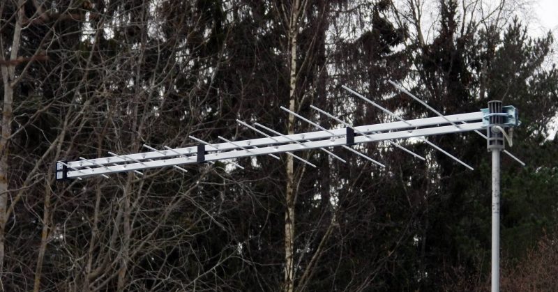 Åtgärd av TV-antenn till en husvagn.