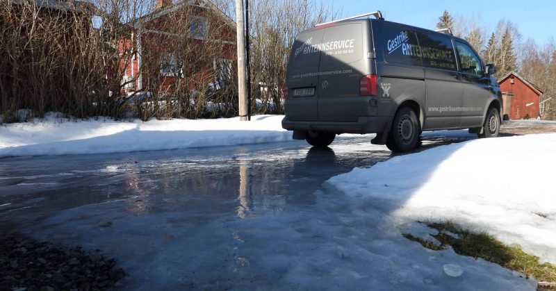 Kabeldragning samt flytt av TV och satellitmottagare.